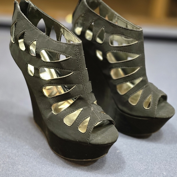 Dollhouse Black Cutout Wedge Heels - Picture 2 of 3